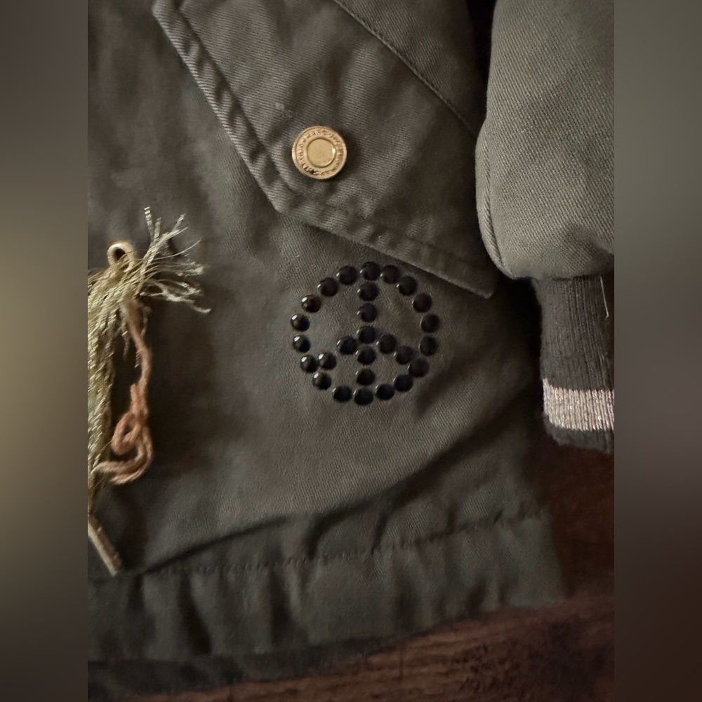 Little Marc Jacobs girls olive green & red faux fur lined winter parka patches - Picture 9 of 16
